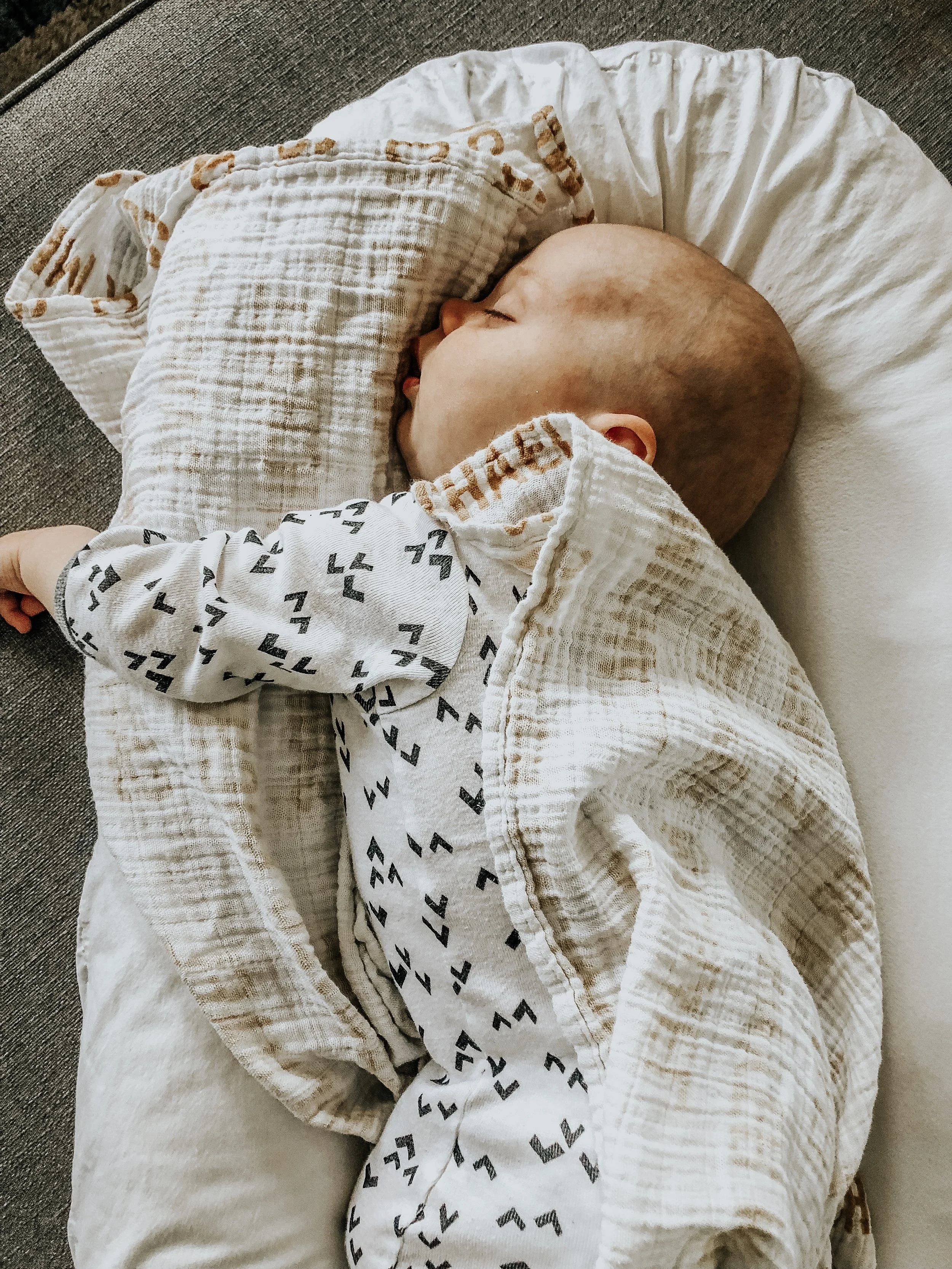 putting dock a tot in halo bassinest