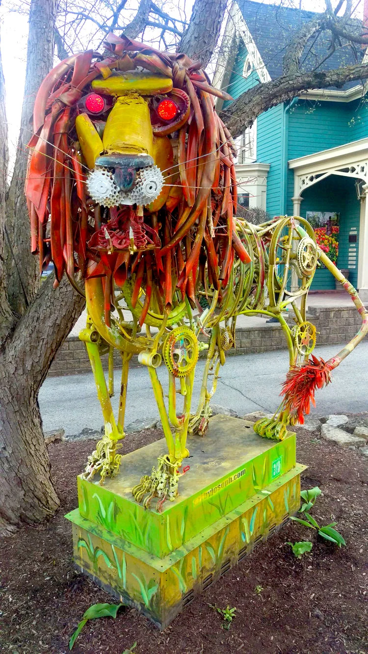 Grahams-318-Bicycle-Lion.jpg