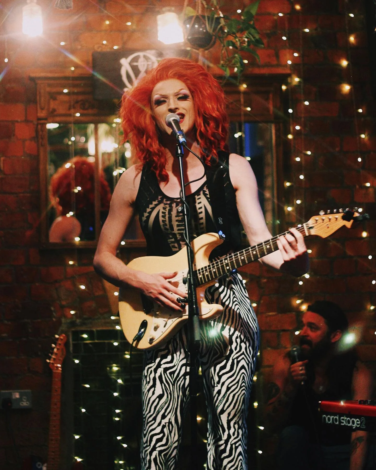 🥃 Whiskey Jar - August 17th - Comment below if you were there! ✨🎶🎤
&bull;
🌈 Such a magical night! Our Pride edition of the iconic Whiskey Jar Open Mic, co-curated by @newnormalmcr and @joebagpipes was just gorgeous. And it was my absolute honour 