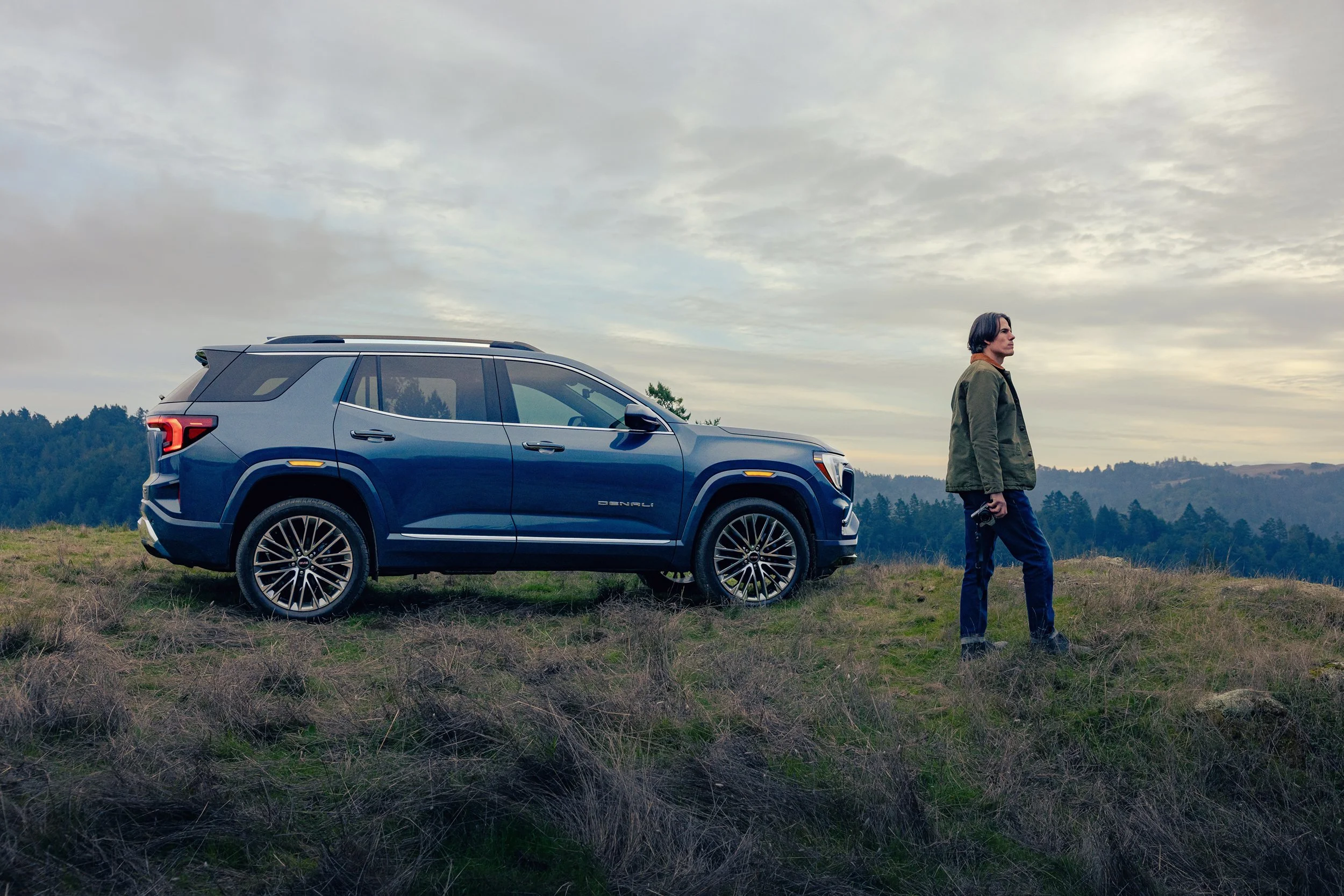 GMC-MY25-TERRAIN-DENALI-DG-EXT-LIFESTYLE-TALENT_6911.jpg