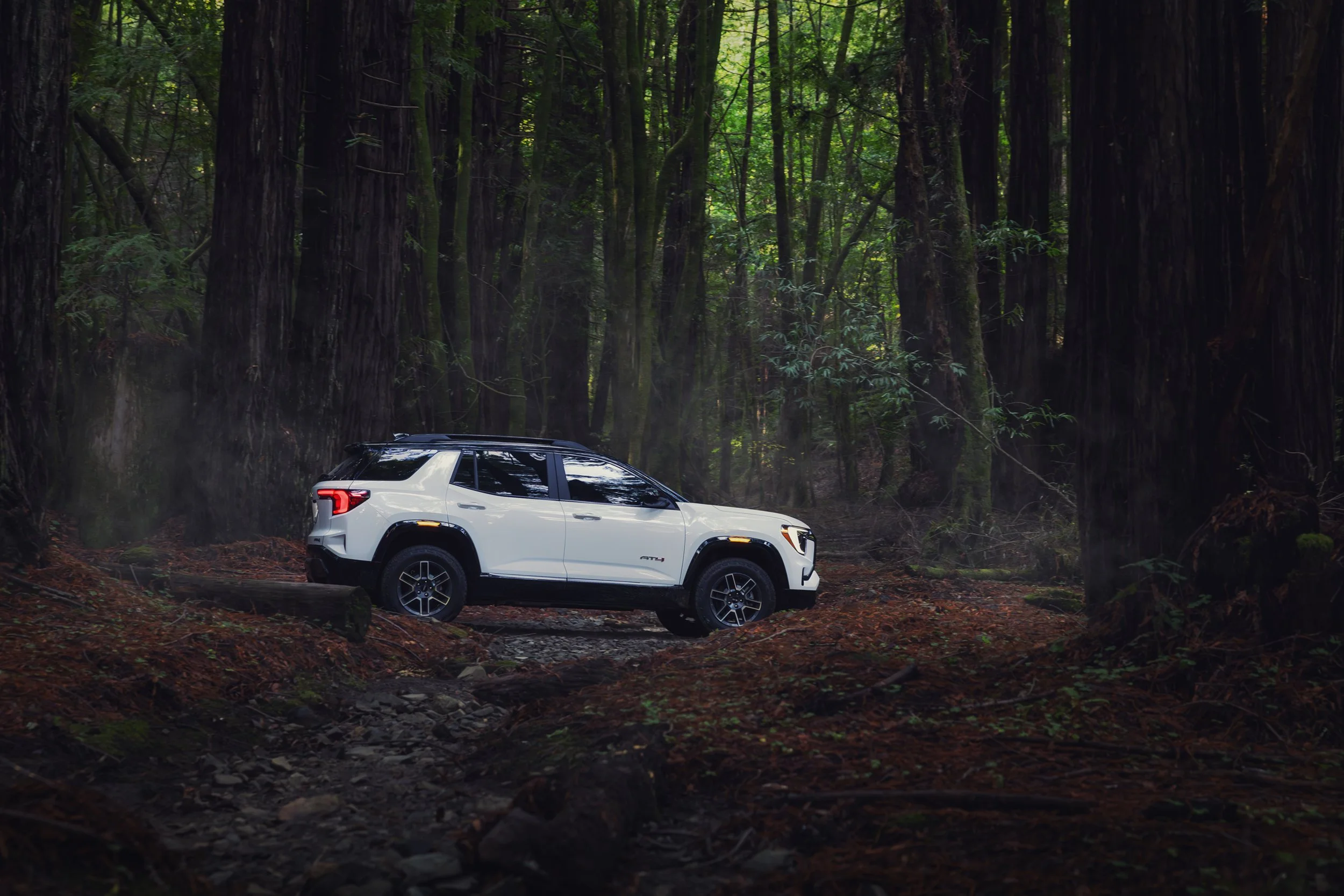 GMC-MY25-TERRAIN-AT4-DG-EXT-OFF-ROAD-TUNED-SUSPENSION-ACTION_3334_FINAL.jpg