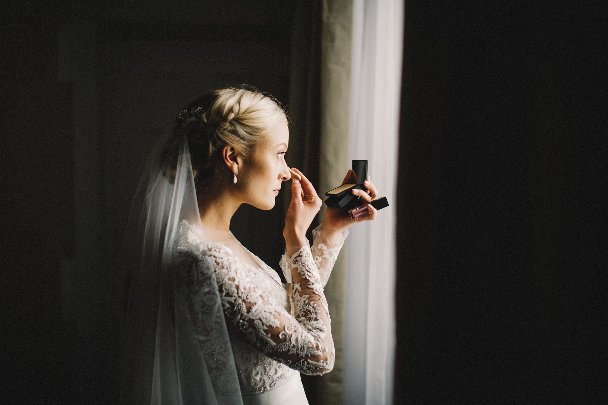 calgary wedding photographer, calgary wedding, fairmont palliser hotel, bride getting ready, reem acra dress