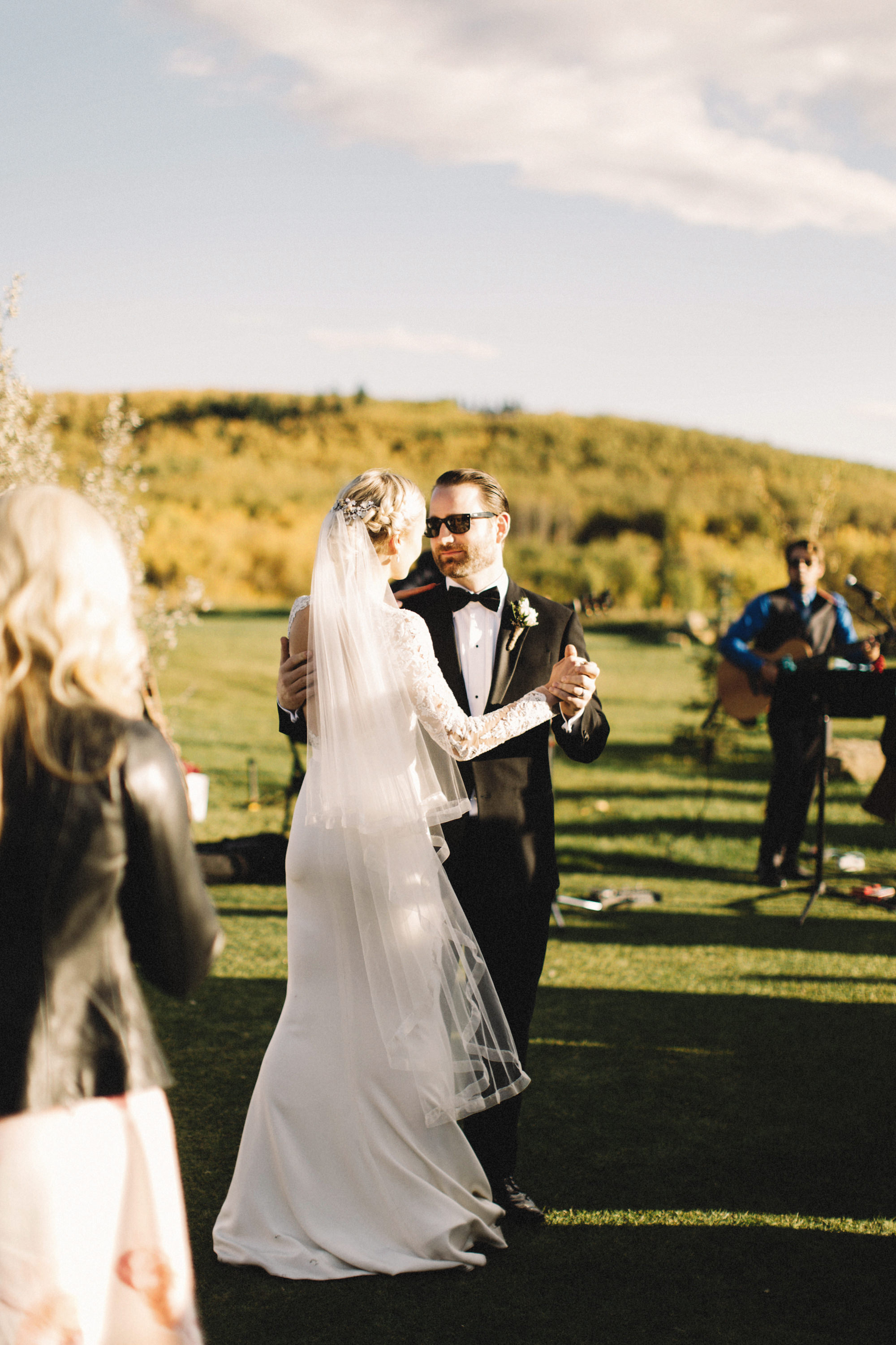 calgary wedding photographer, sirocco wedding, outdoor wedding dance