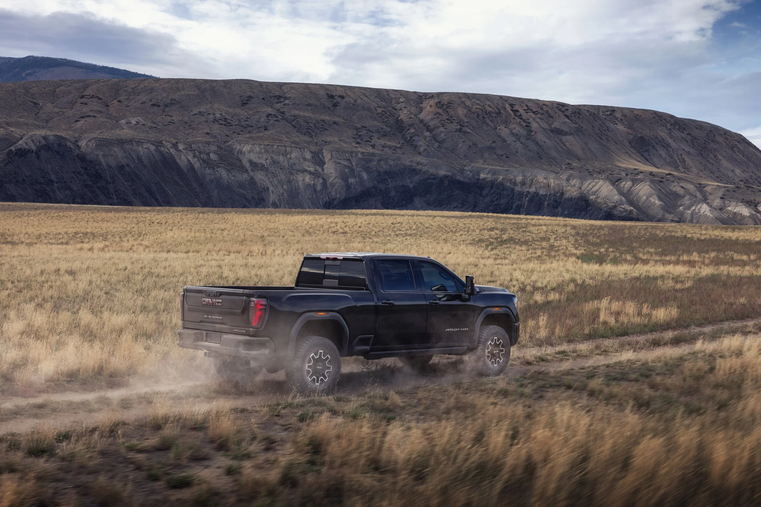 GMC-MY25-HD-AT4X-DG-CAR-TO-CAR-REAR-3-4_10612_final.jpg
