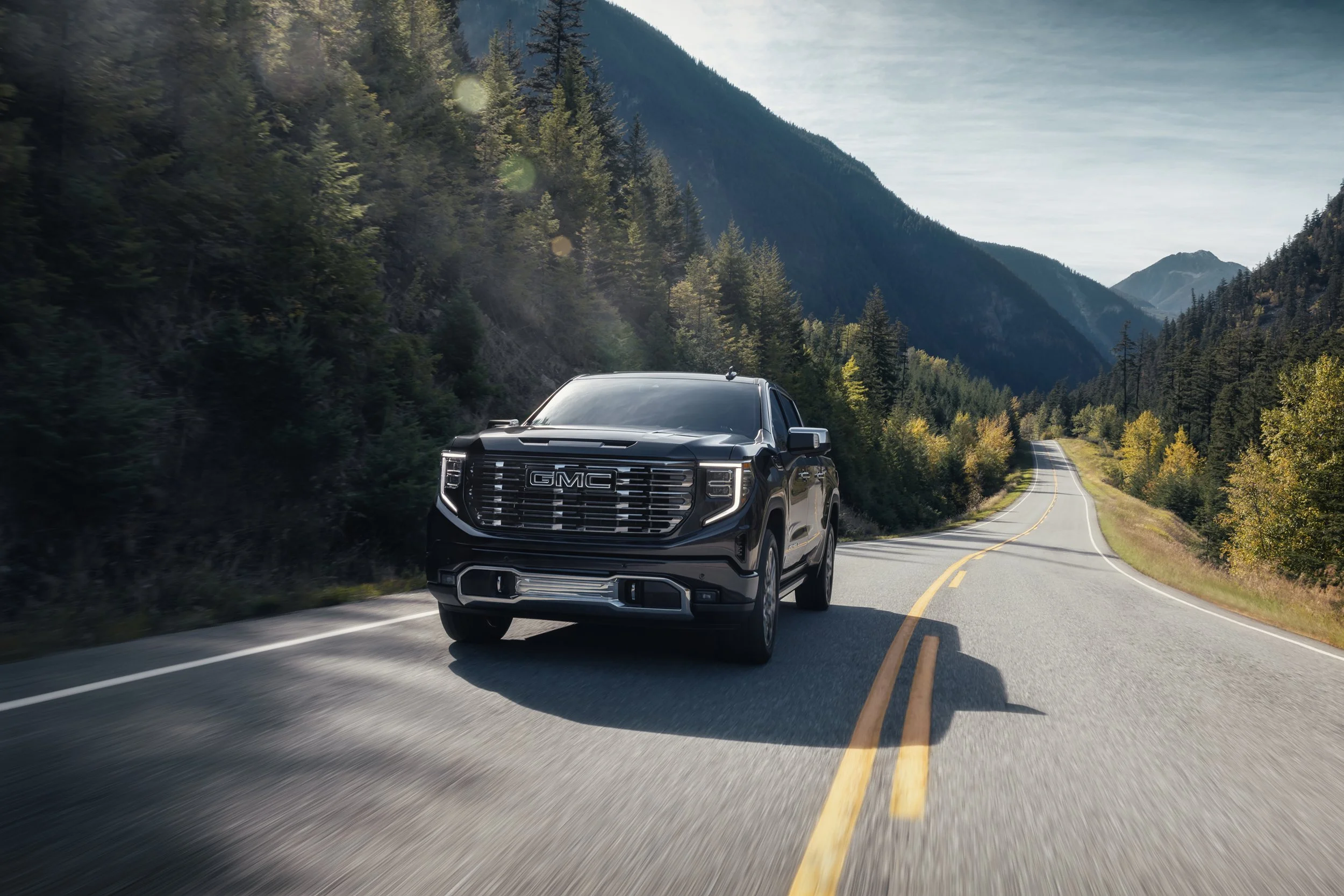 GMC-MY25-LD-DENALI-ULT-DG-CAR-TO-CAR_1743_final.jpg