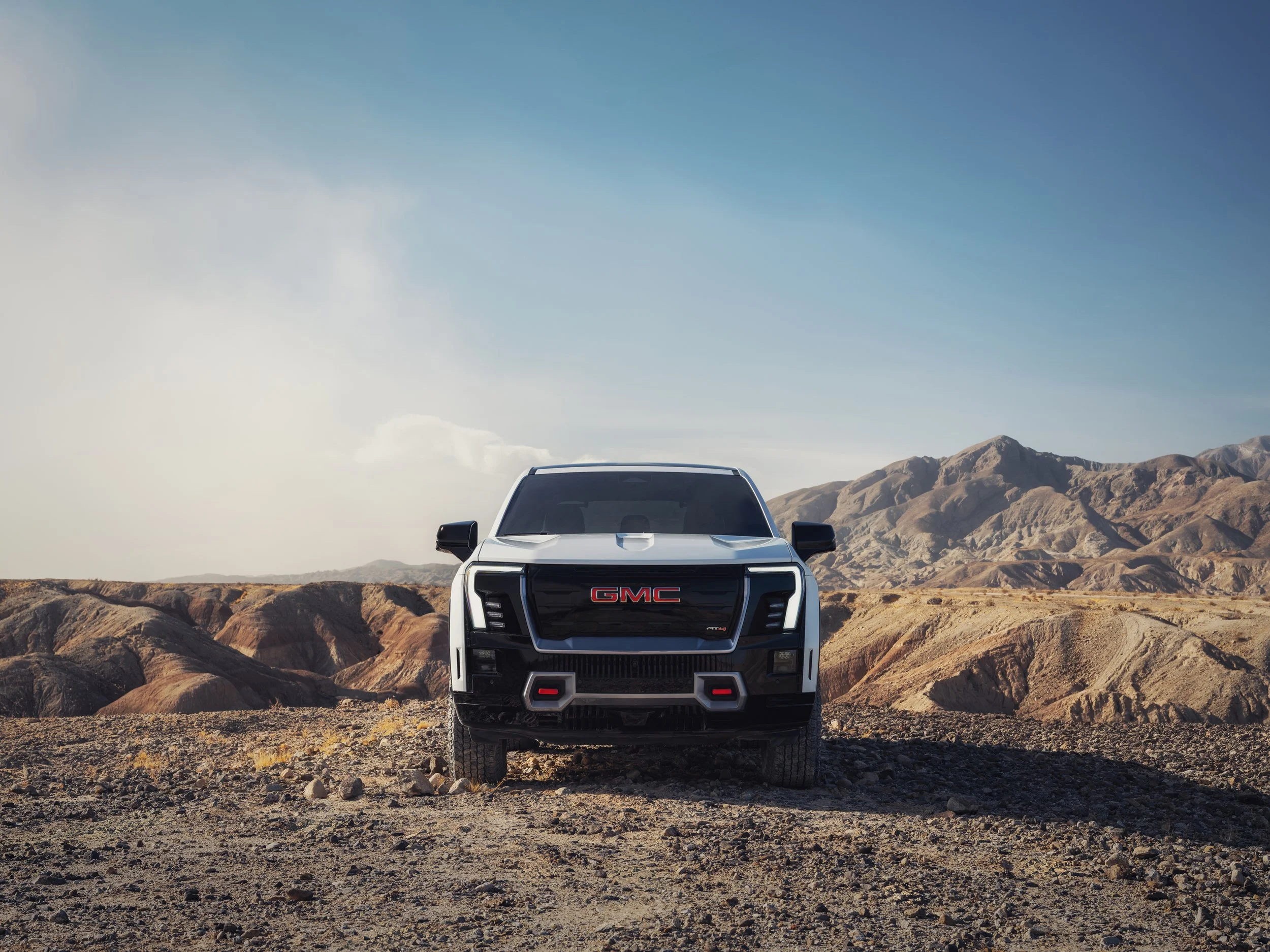 GMC-MY26-SIERRA-EV-AT4-DG-DEAD-FRONT-GRILLE_5204_FINAL.jpg