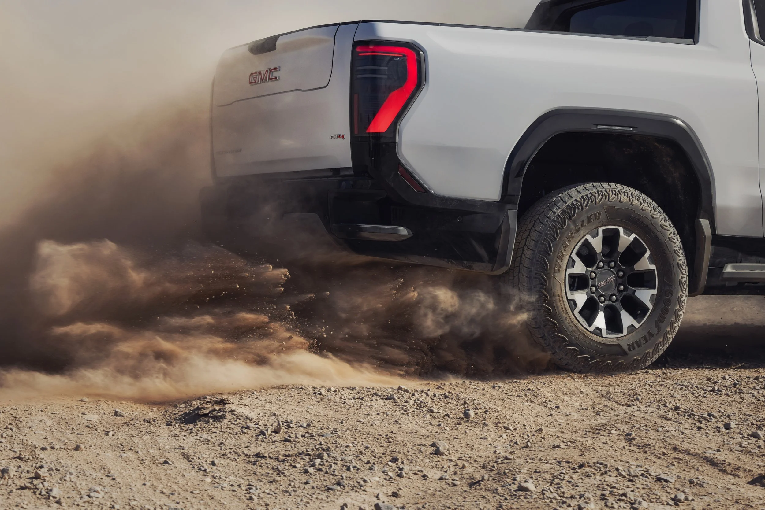 GMC-MY26-SIERRA-EV-AT4-DG-WHEEL-MUD-TERRAIN-TIRE_5344_FINAL.jpg