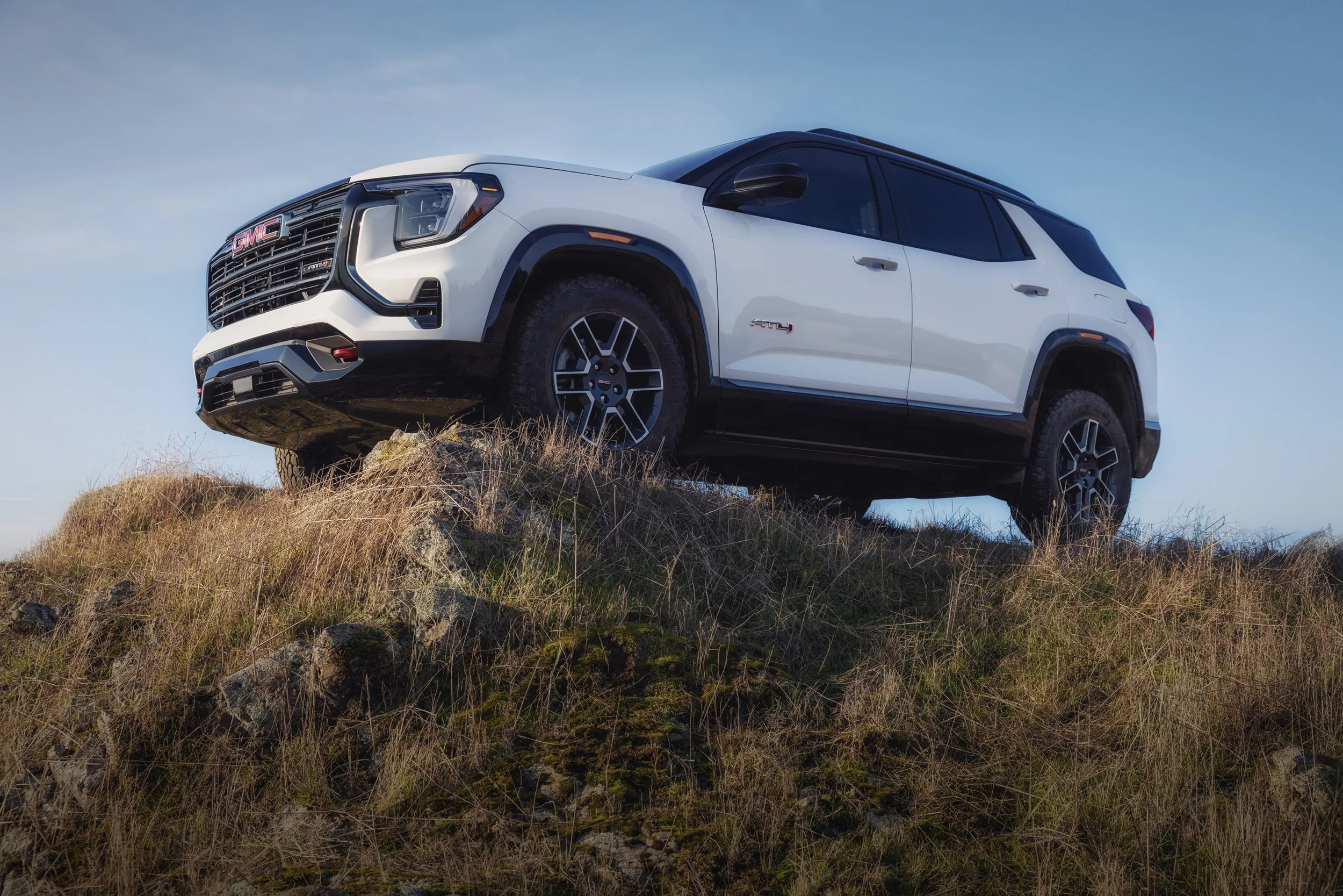 GMC-MY25-TERRAIN-AT4-DG-EXT-SKID-PLATE-UNDERBODY-SHIELD-TOW-HOOKS-STATIC_4617_V2.jpg