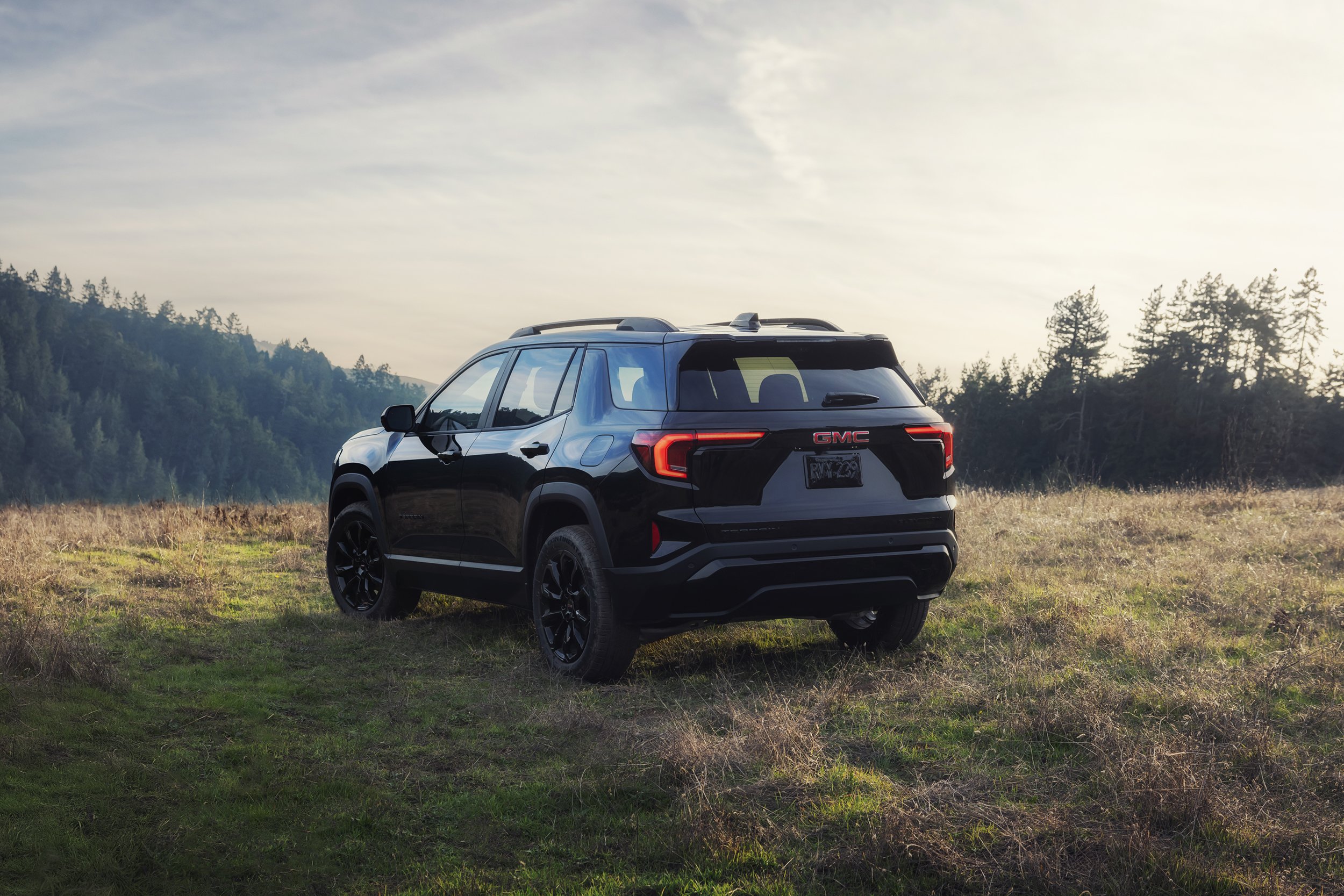 GMC-MY25-TERRAIN-ELEVATION-PREMIUM-BLK-DG-34-REAR-STATIC_4182_FINAL.jpg