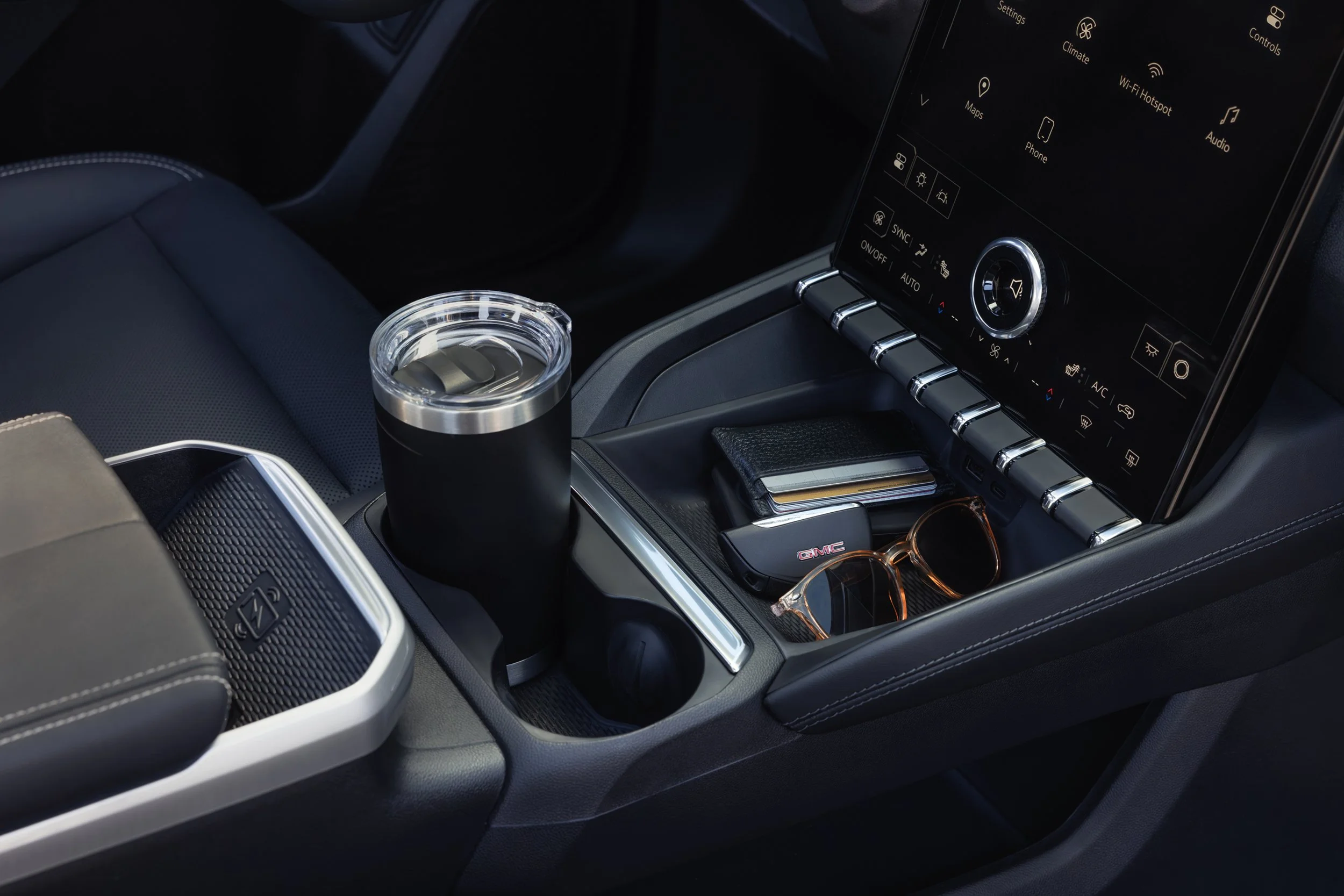 GMC-MY25-TERRAIN-ELEVATION-PREMIUM-BLK-DG-CENTER-CONSOLE_1518_FINAL.jpg