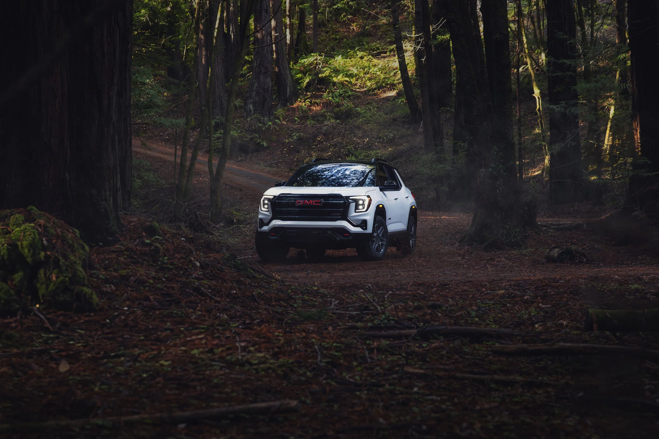 GMC-MY25-TERRAIN-AT4-DG-EXT-OFF-ROAD-TUNED-SUSPENSION-ACTION_3505_FINAL.jpg