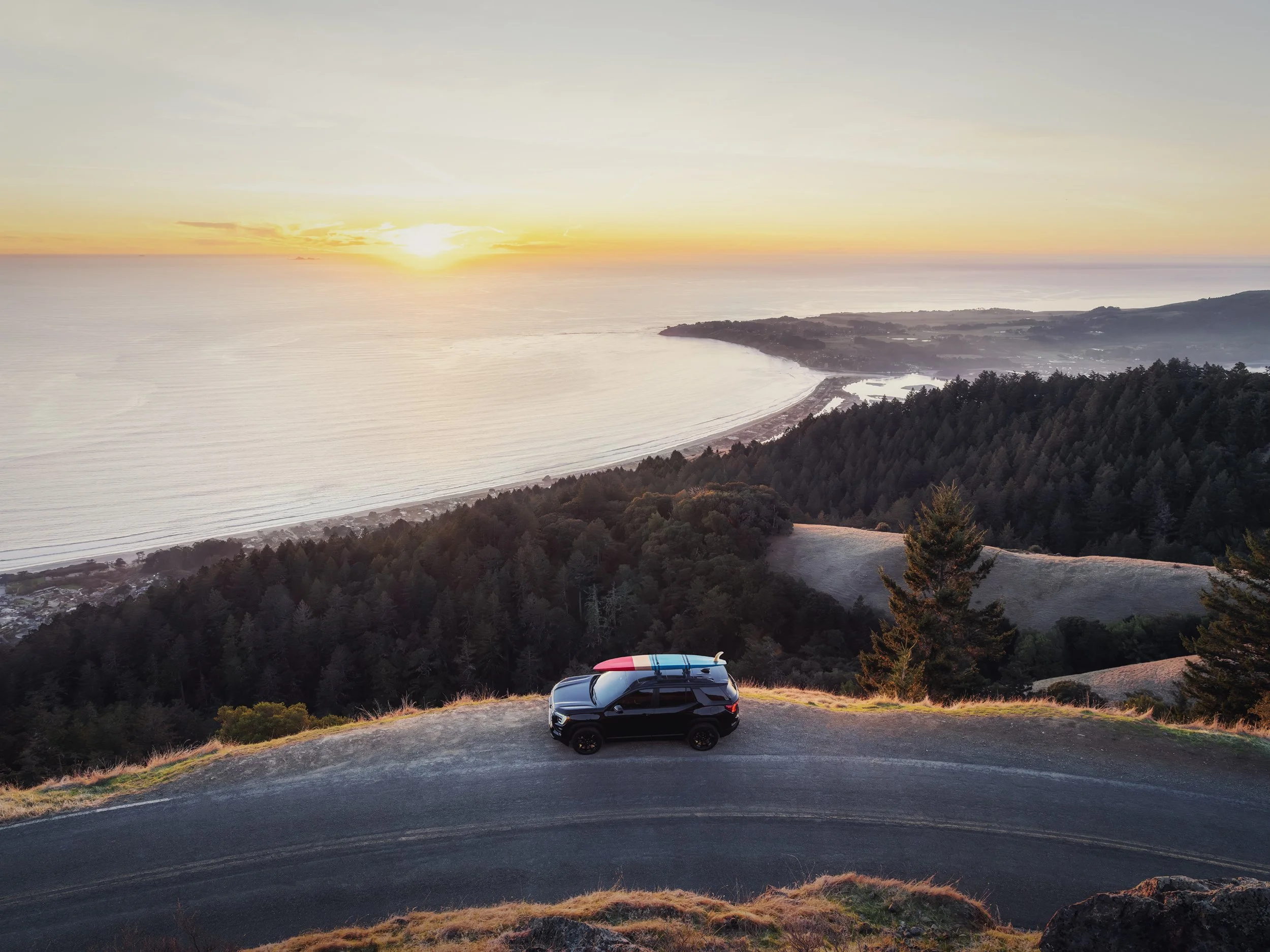 GMC-MY25-TERRAIN-ELEVATION-PREMIUM-BLK-DG-EXT-ROOF-MOUNTED-BOARD-SHUTTLE-FUJI-HERO_1641_FINAL.jpg