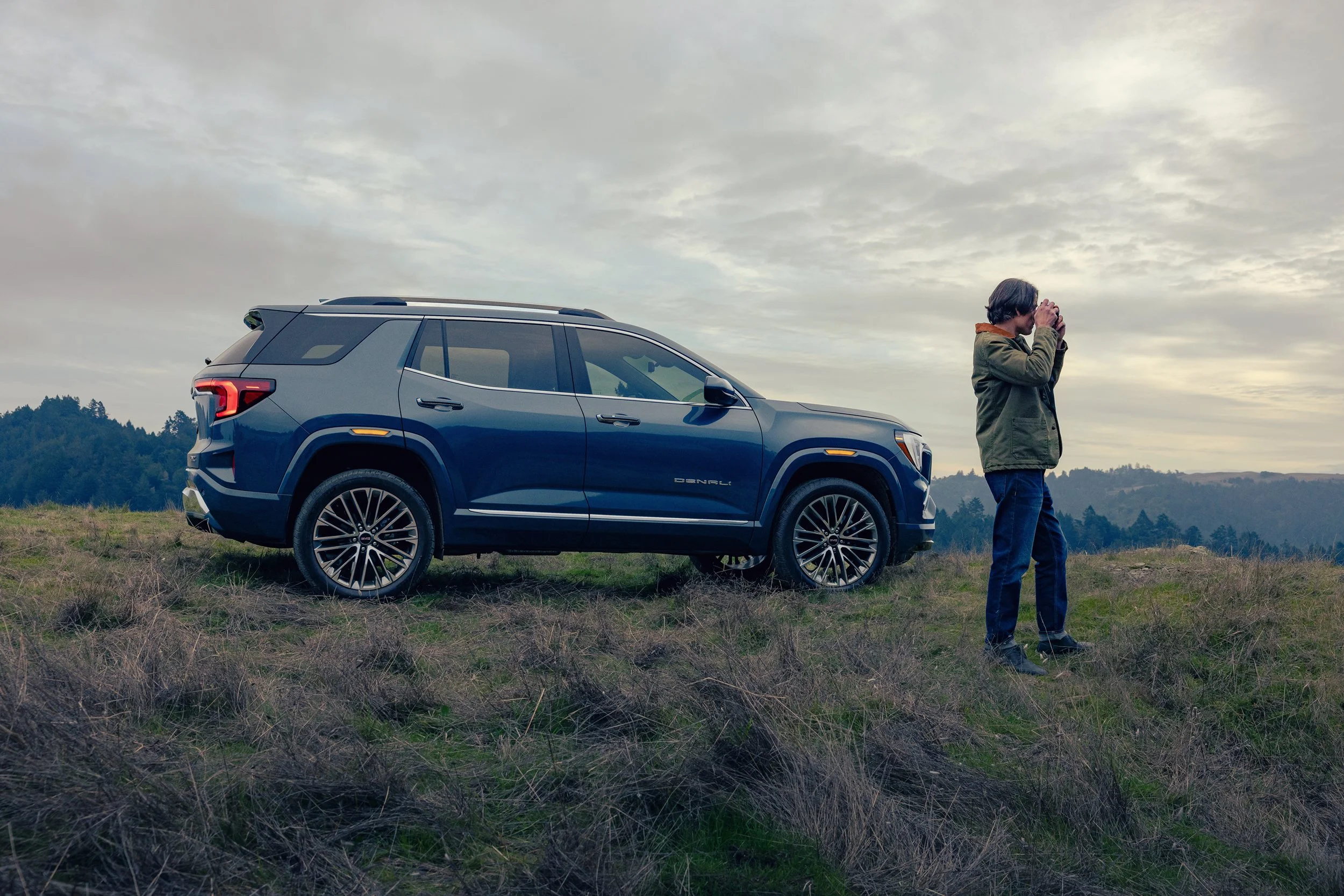 GMC-MY25-TERRAIN-DENALI-DG-EXT-LIFESTYLE-TALENT_6899.jpg