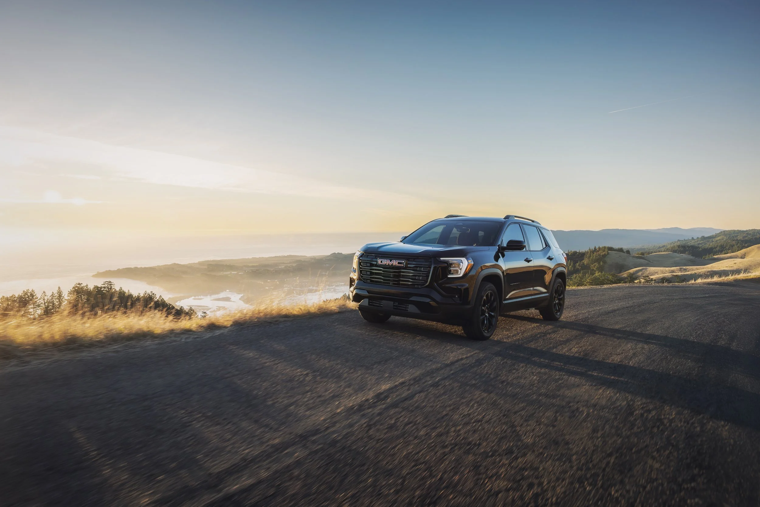 GMC-MY25-TERRAIN-ELEVATION-PREMIUM-BLK-DG-CAR-TO-CAR-ACTION_1730_FINAL.jpg