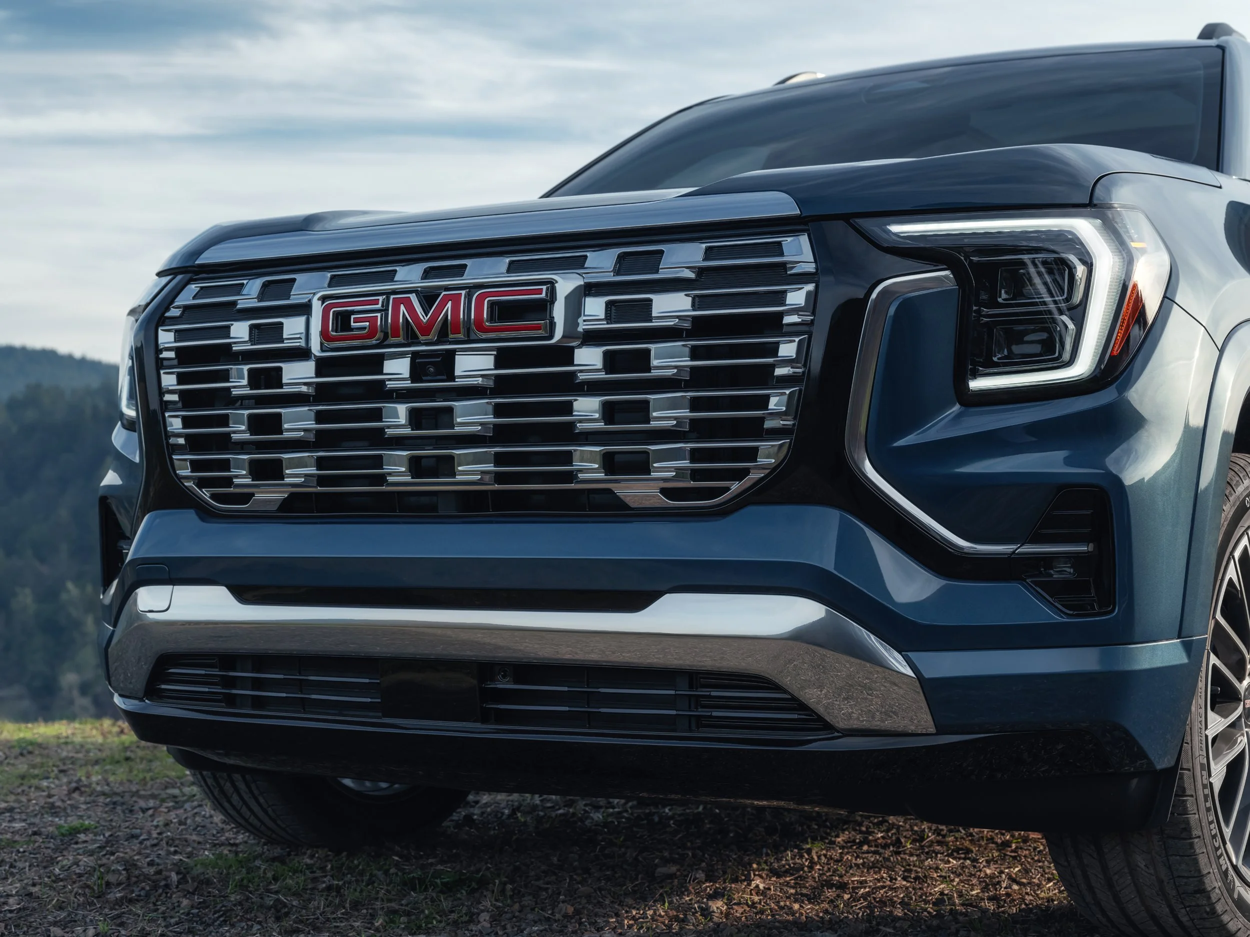 GMC-MY25-TERRAIN-DENALI-DG-EXT-GRILLE_4145_V2.jpg
