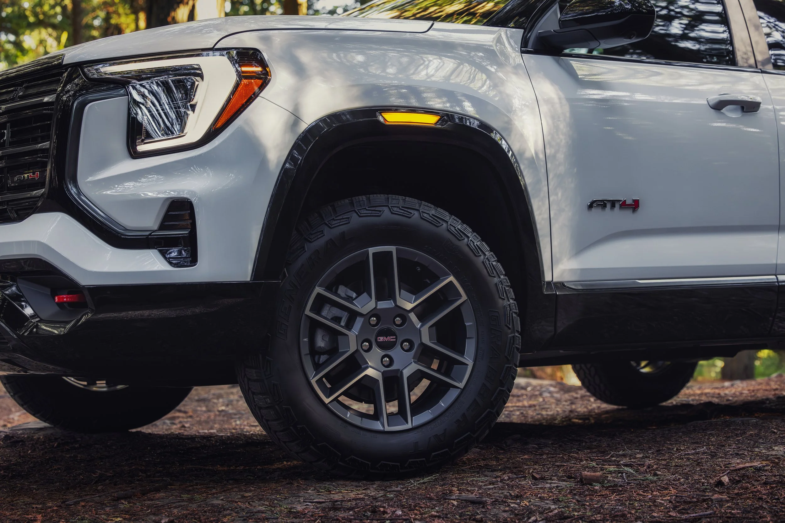 GMC-MY25-TERRAIN-AT4-DG-DETAILS-WHEELS-HANDHELD_1343_V2.jpg