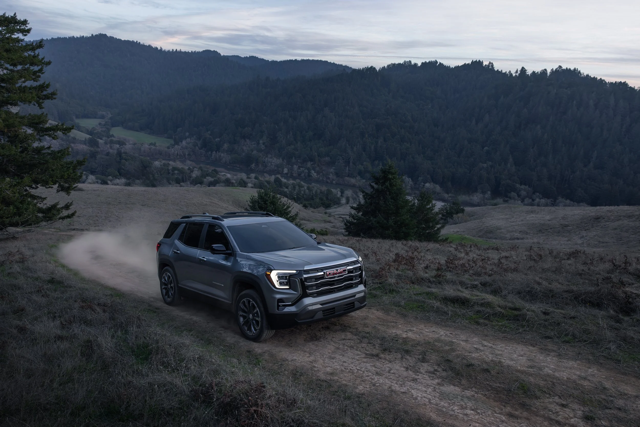 GMC-MY25-TERRAIN-ELEVATION-PREMIUM-STERLING-DG-ELEVATION-EXT-SECTION_ACTION_4431_FINAL.jpg