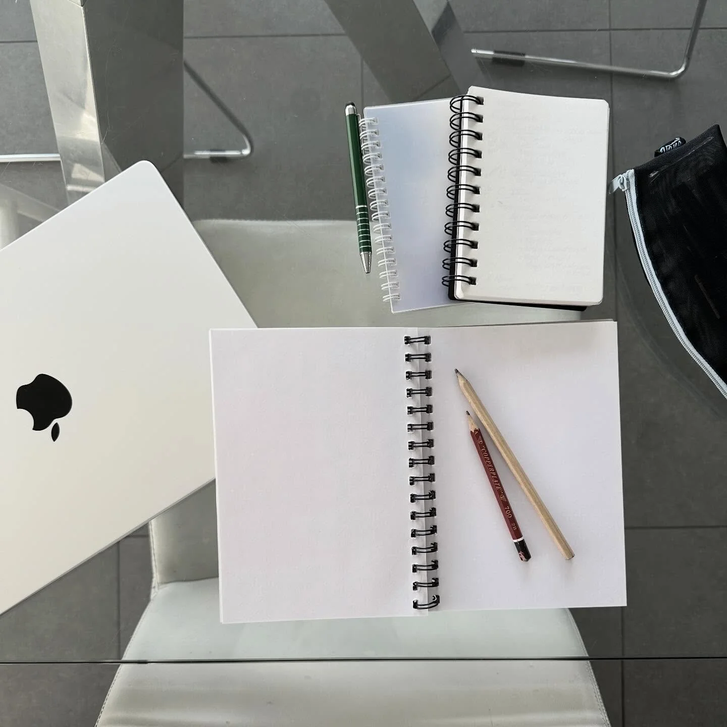 { A R T  F I X } Back to the drawing board! &hellip; Watch this space. 
.
.
.

#MaryRizzaCruzCreative
#artwork #art #creativity #visualart