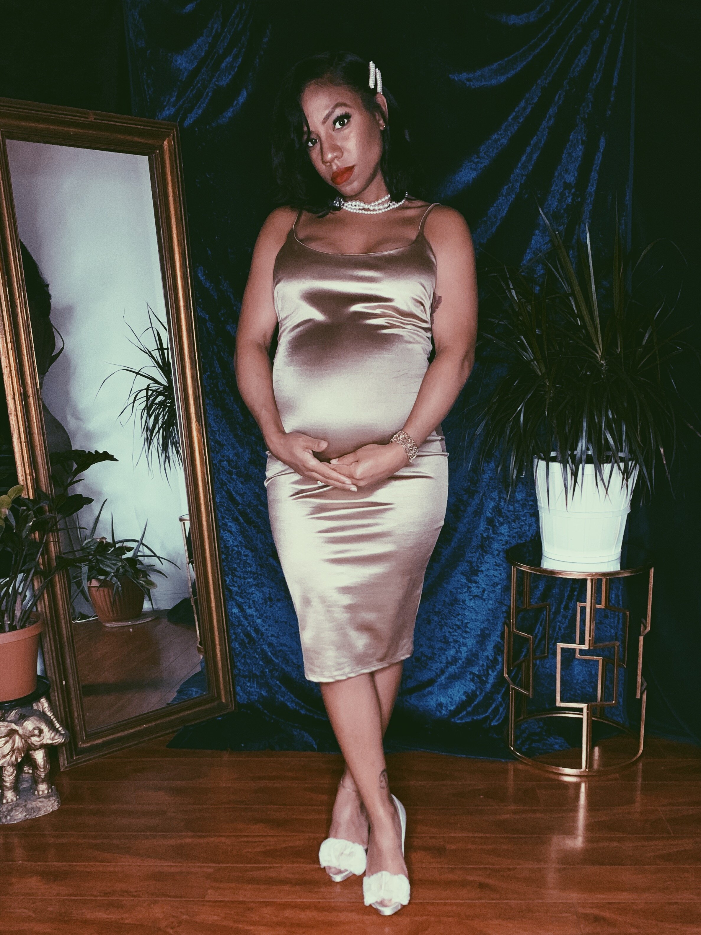Vintage glam maternity shoot