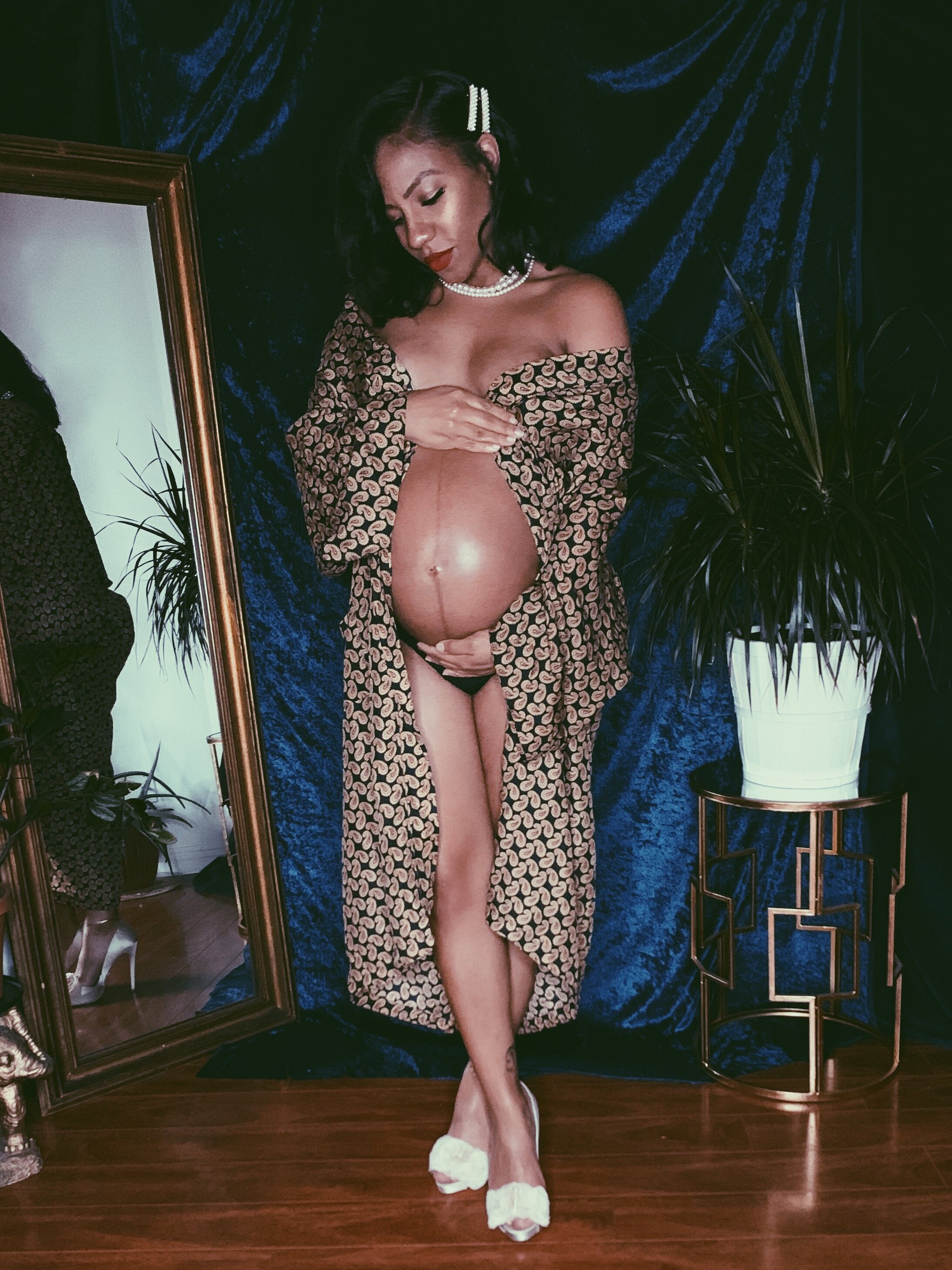 Vintage maternity shoot
