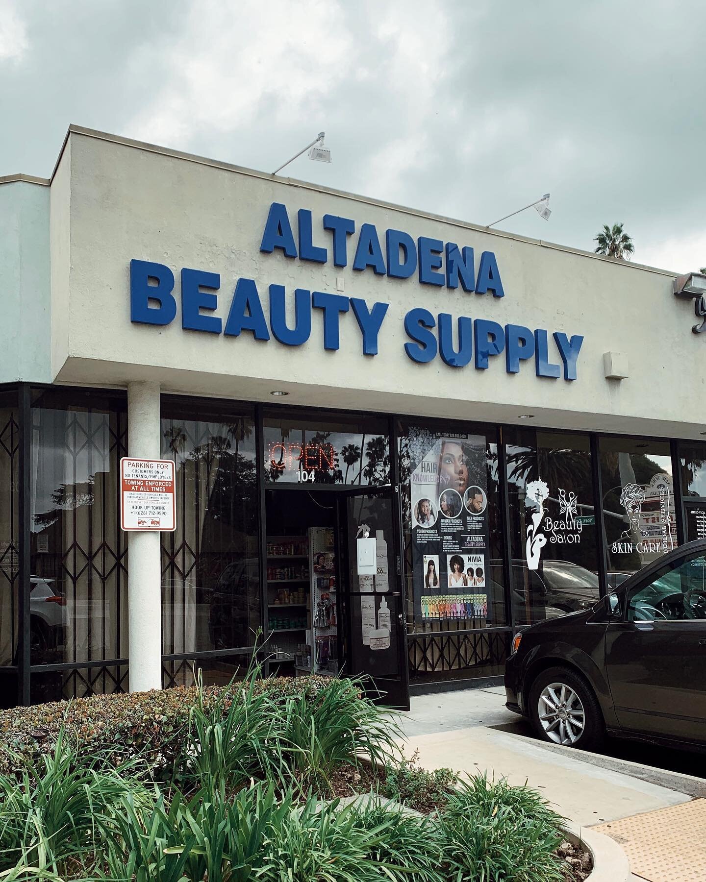 We celebrate black businesses all year round here but a special s/o to this Black Woman owned beauty supply store right here in Altadena. I make my best effort to purchase my hair and body products from Black businesses or made by Black folx. #intern