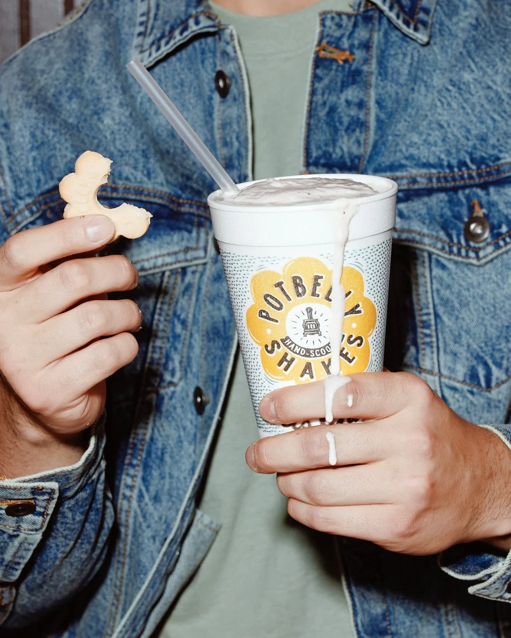 Potbellys_ProductLifestyle_StrawberryMilkshake_1569_GIF4.jpg