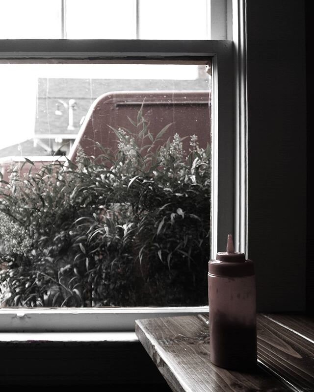 The lonely ketchup bottle
#lonelinessisastateofmind #worldofinanimates
