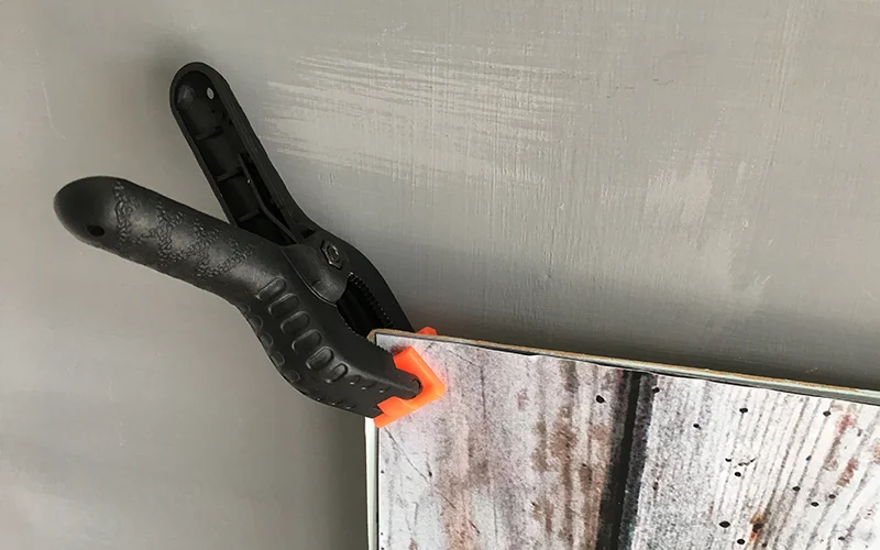 Spring clamp out of shot