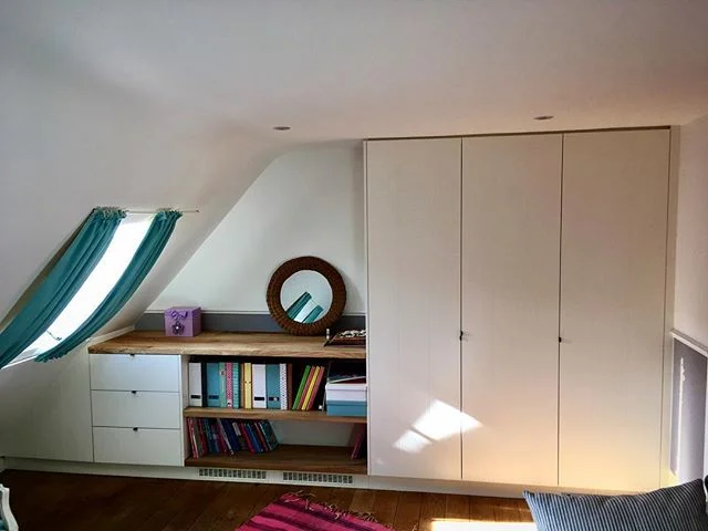 Maatwerk van de bovenste plank voor deze kinderkamer! #awesomefurniture #n14  #lakwerk #massieveeik trekkers van @alexis_herbosch_home