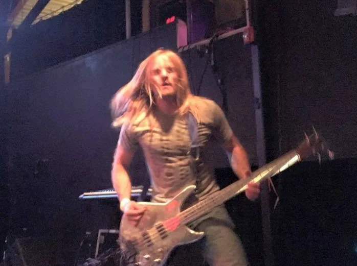 Most images of Matt Gentling on stage are blurry. He never stands still.