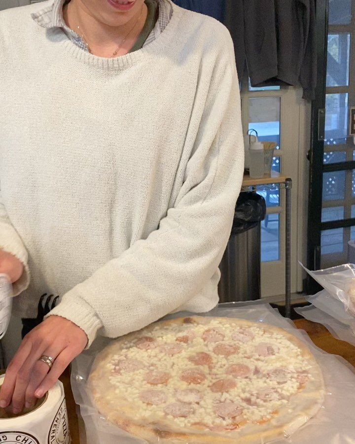 Packing up our Bake at Home&rdquo; pizza for Island Food Pantry

We&rsquo;re so happy to be able to donate our &ldquo;Bake at Home&rdquo; pizzas to Island Food Pantry!&nbsp;&nbsp;A bit of extra planning and staying open until November with our super 