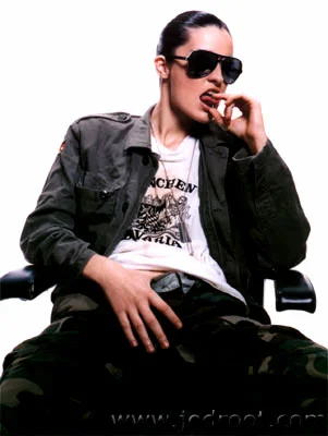models-com-smoking-01.jpg