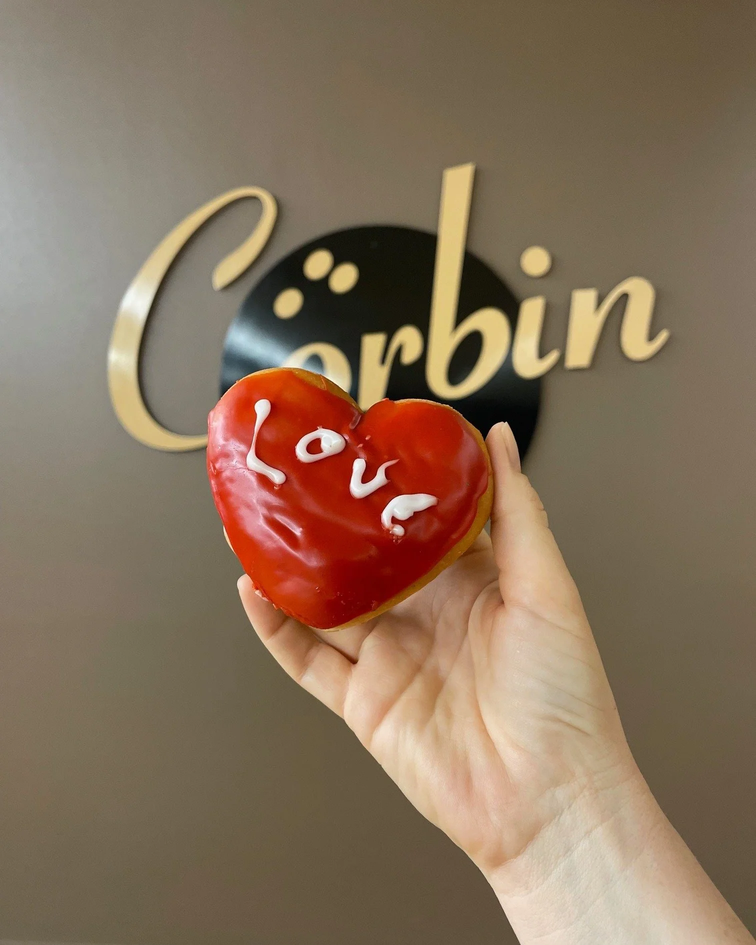 Love is in the air&hellip; and on the lanes 🎳💘 Skip the crowded dinner plans and roll into Valentine&rsquo;s Day at Corbin Bowl. Whether it&rsquo;s a first date, a fun double date, or a galentines party, we&rsquo;ve got everything you need for the 
