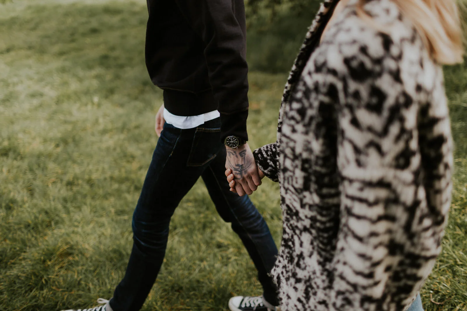 alternative engagement photos LONDON 08-53-17-0P8A3524-W+A.jpg