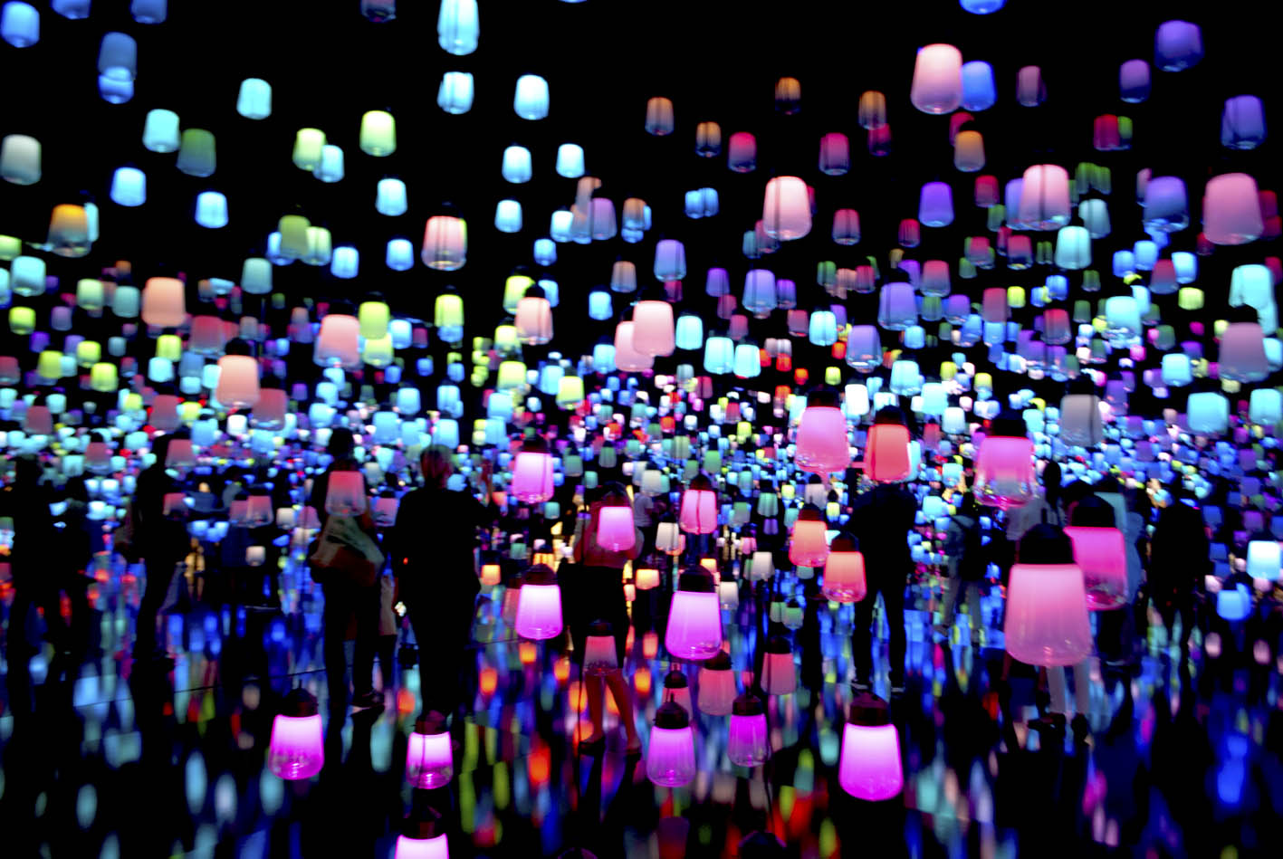 Forest of Resonating Lamps - changing colours