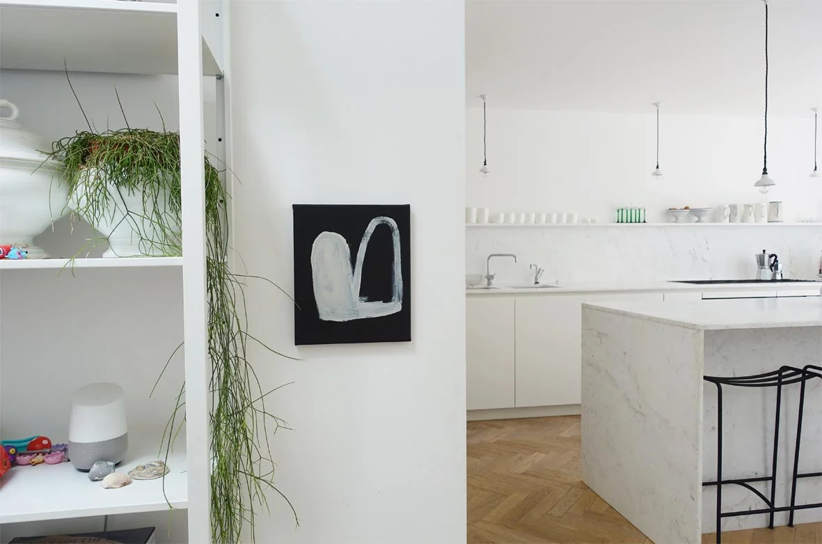Helen has placed carefully chosen modern artwork throughout.