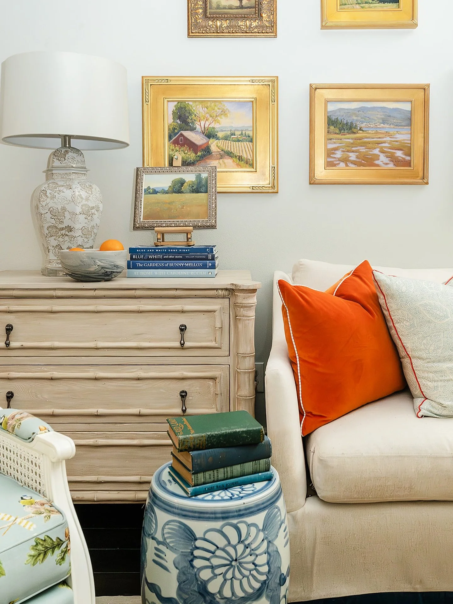 ✨ A little corner that proves color makes all the difference ✨
Bright pops of personality bring warmth, joy, and a sense of you into your living room. It&rsquo;s the small details that transform a space into a home you love. 💛💙💚

#InteriorDesign #