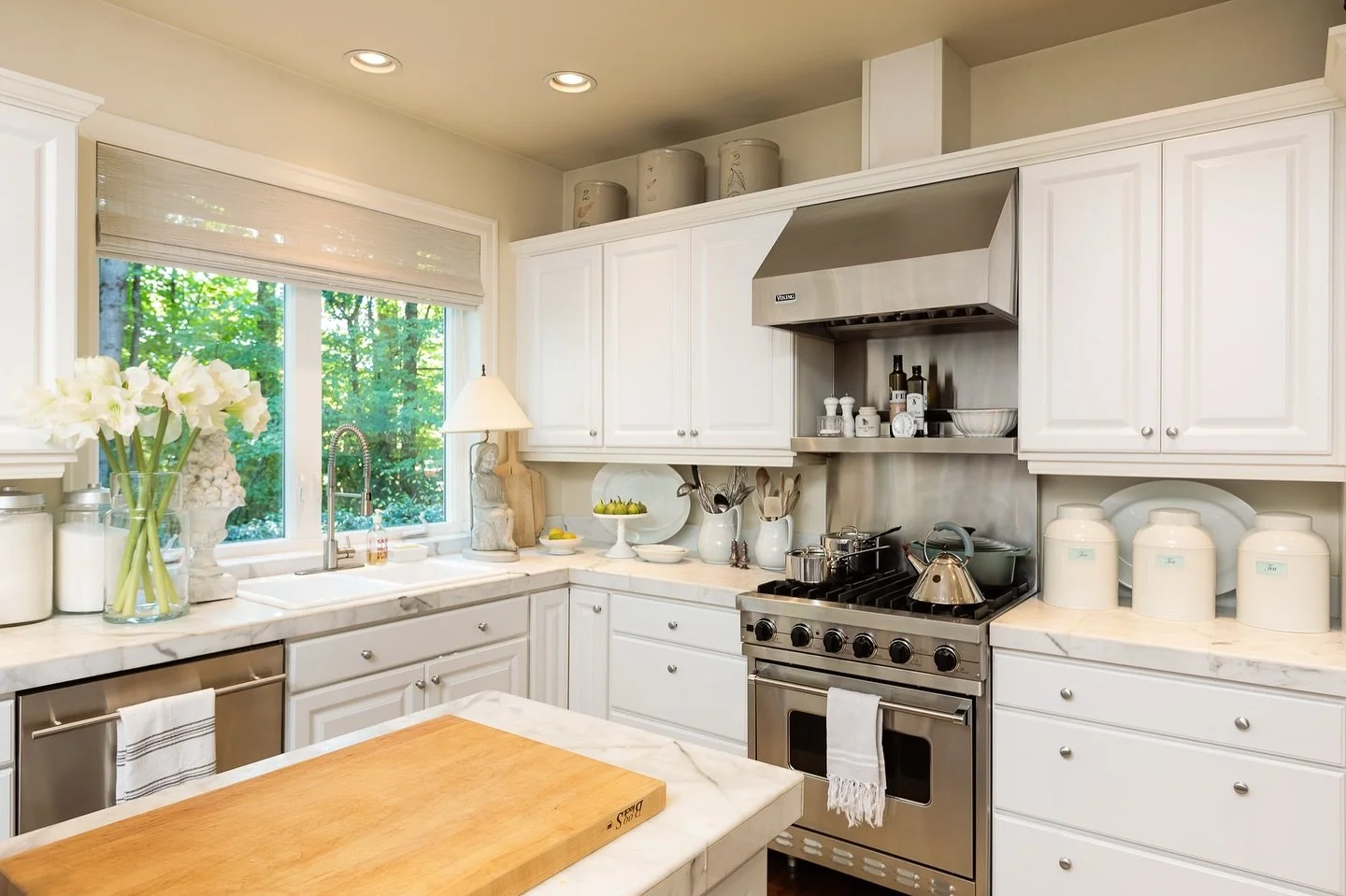 ✨ Throwing it back 10 years ✨ and this kitchen still feels as fresh and timeless as ever. From the marble counters to the polished chrome finishes and crisp white cabinetry, great design never goes out of style. A true reminder that investing in clas