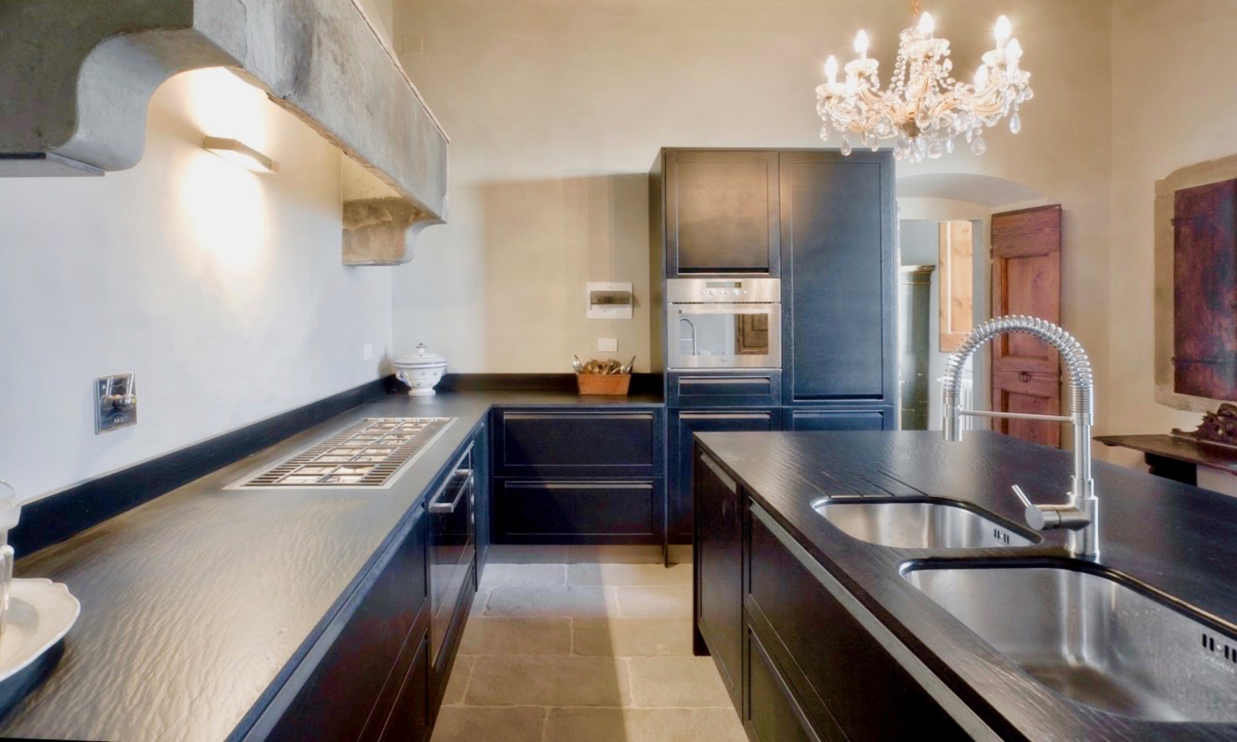 Kitchen2.jpg