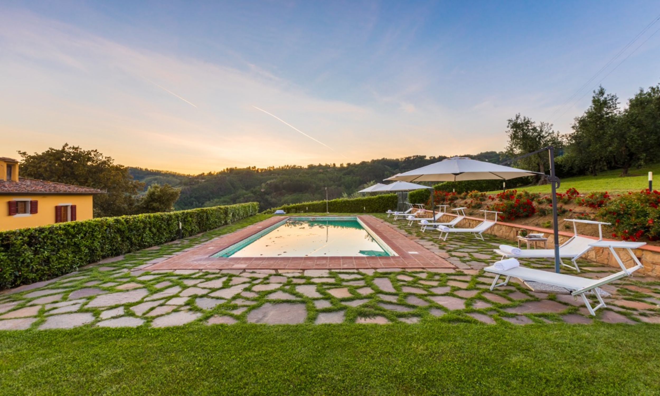 SwimmingPool-922-HDR.jpg