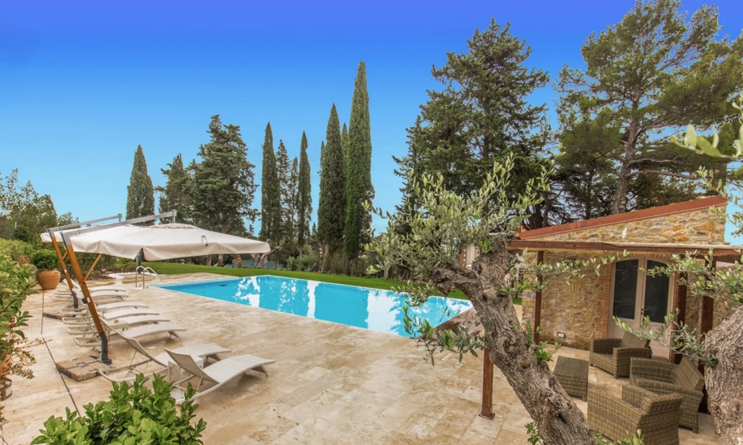 SwimmingPool-10.jpg