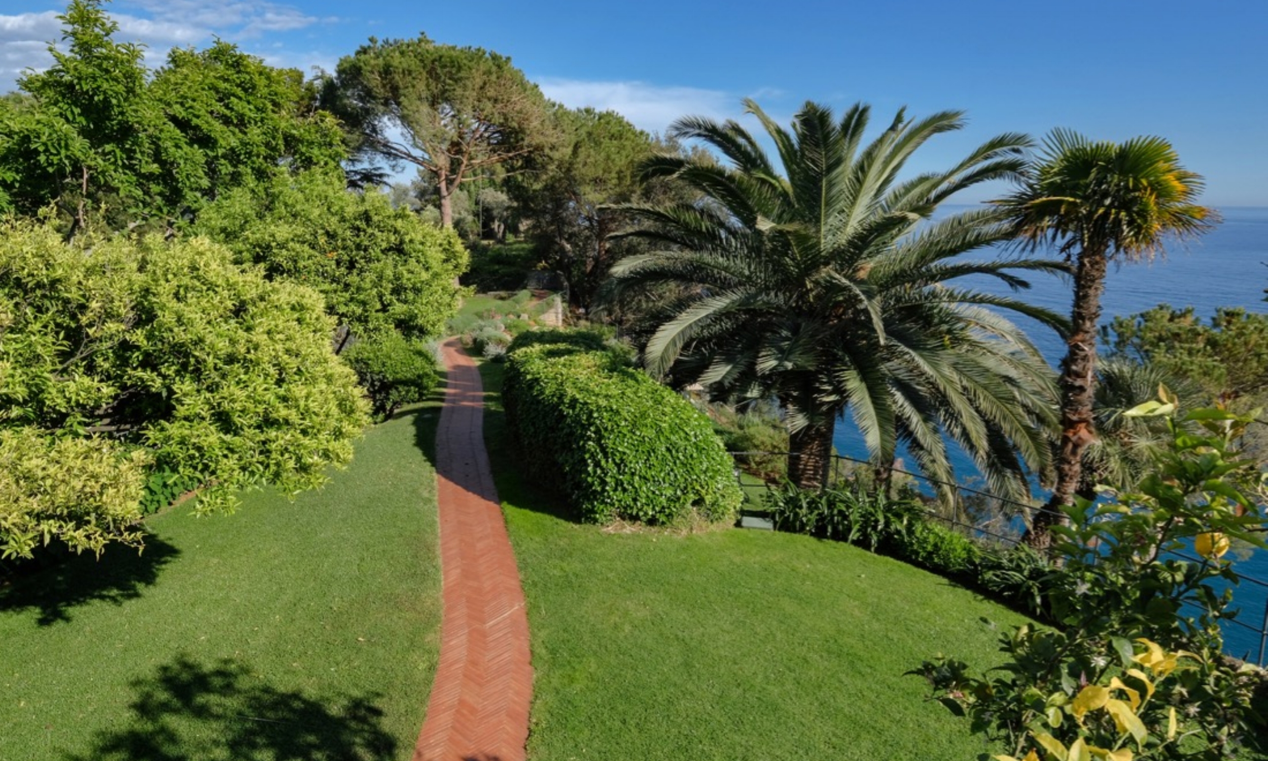 WalkingPath-25412.jpg