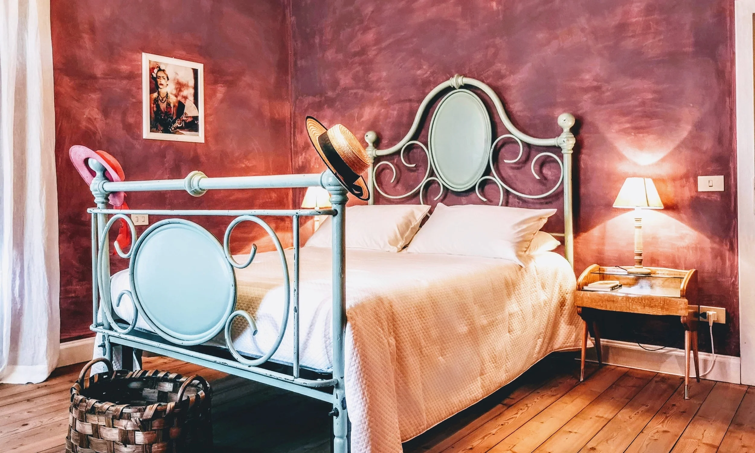 MagentaBedroom-02.jpg
