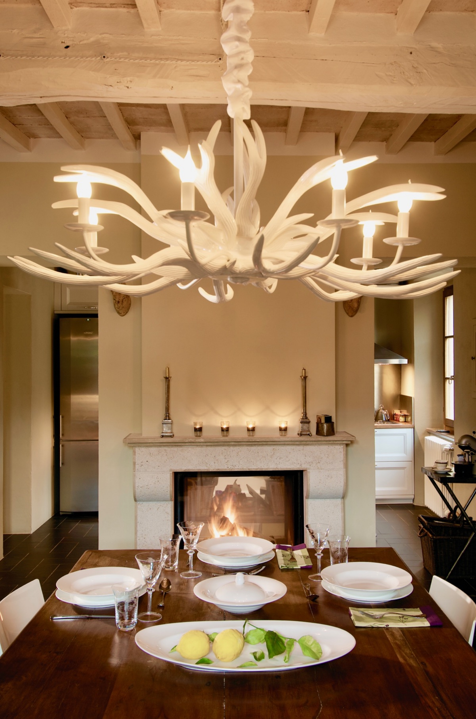 DiningRoom_01.jpg