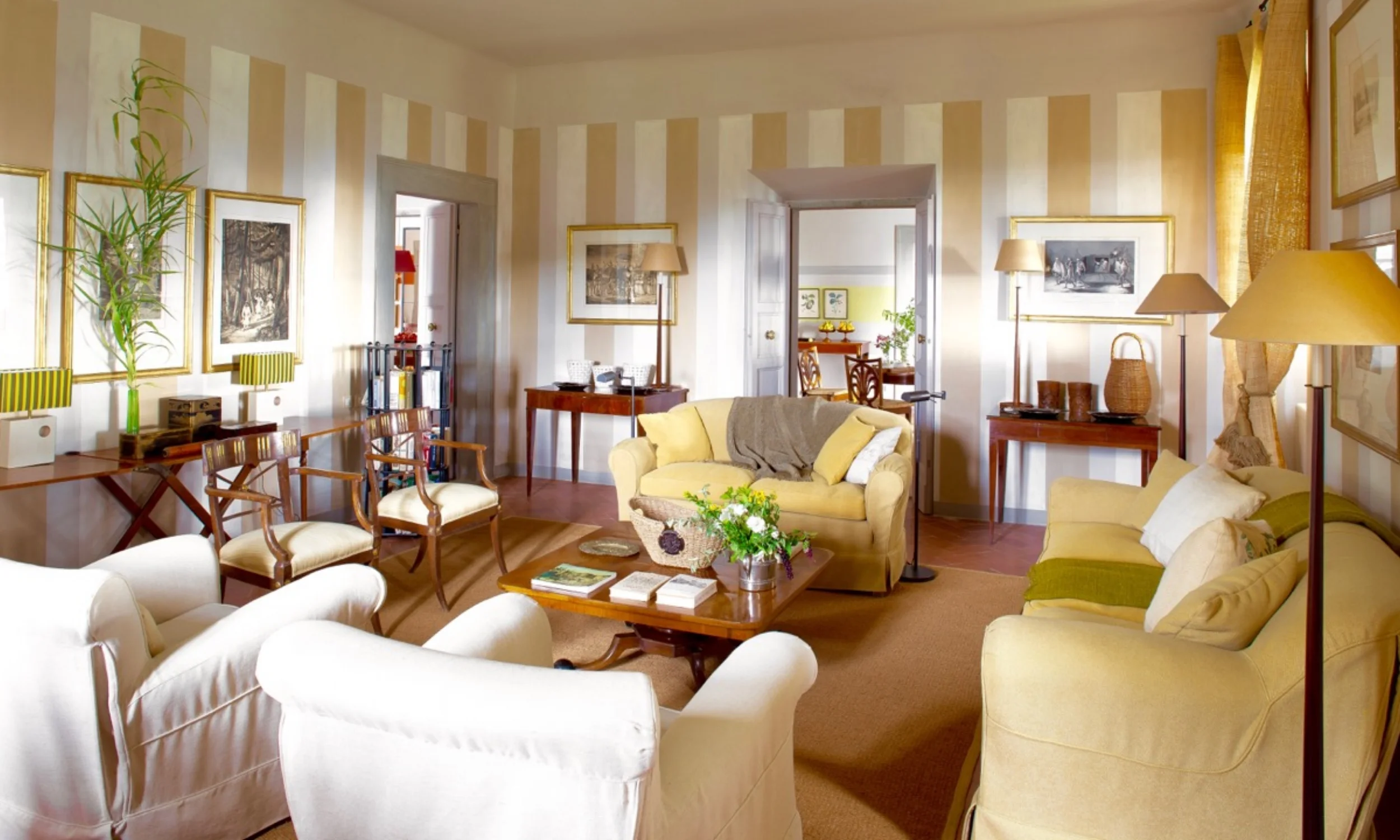 LivingRoom_1115038.jpg