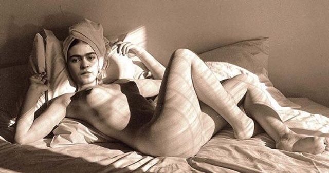 Stay in bed Sunday !! #edgeforeveryone #scionsofsedition #monanunezstyle #sundaychillin #fridakahlo #artist #art #femmefatale #inthenude