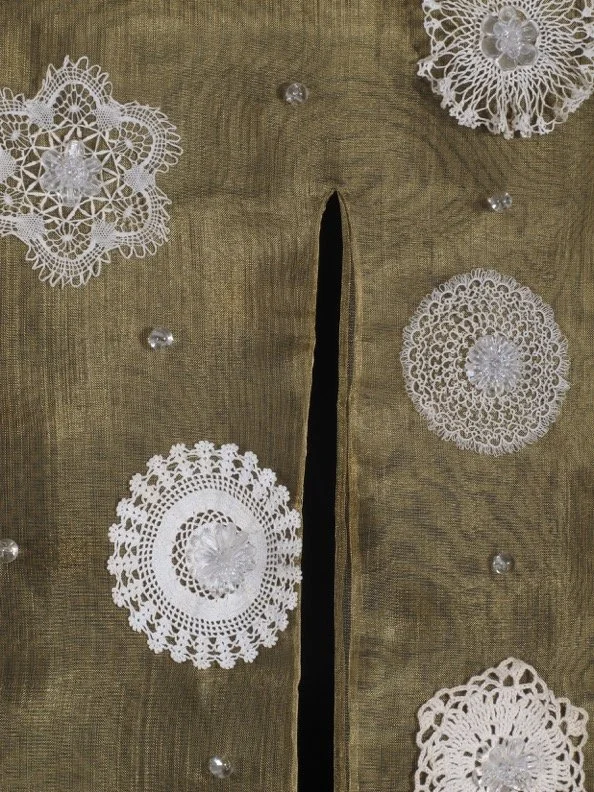 Beauty Surrounds detail-300dpi.jpeg