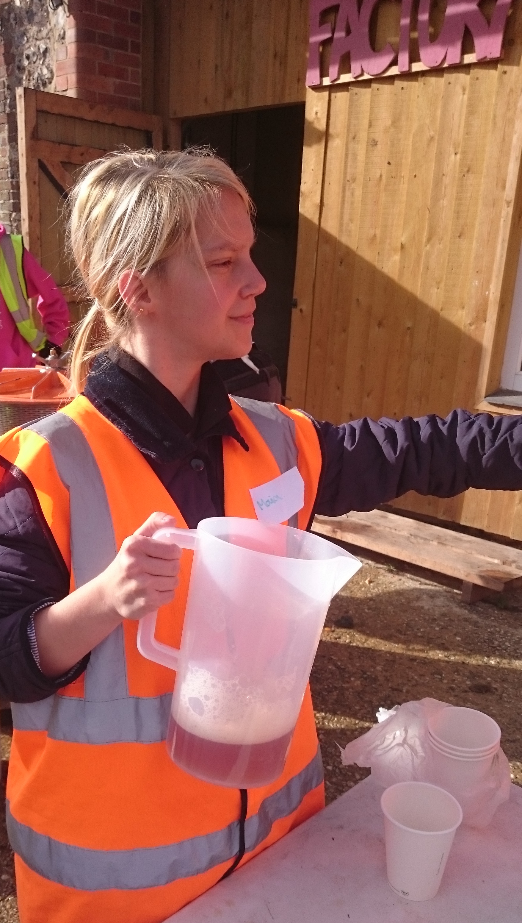 maia-pouring-apple-juice-at-stanmer.jpg