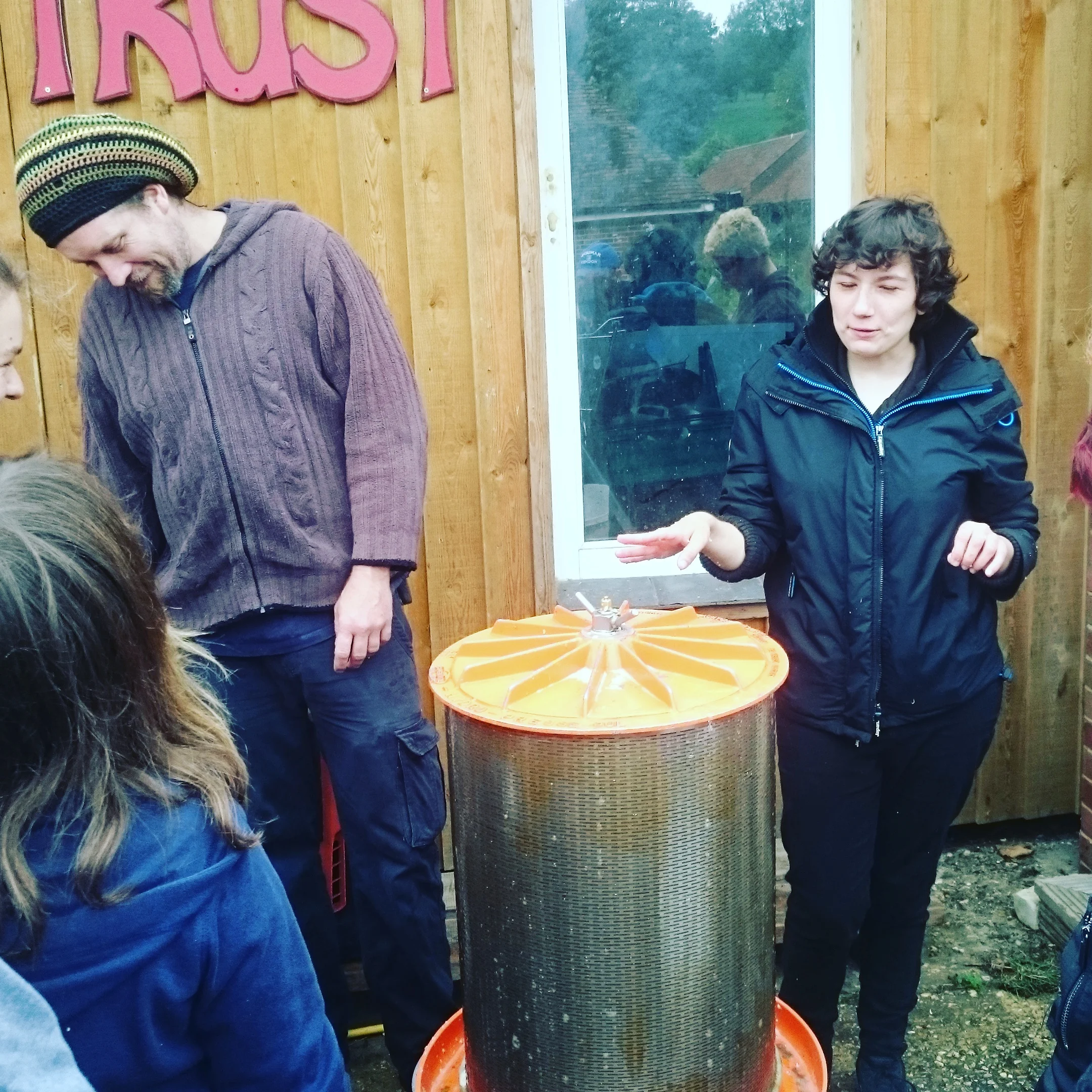 Watching the hydropress in action