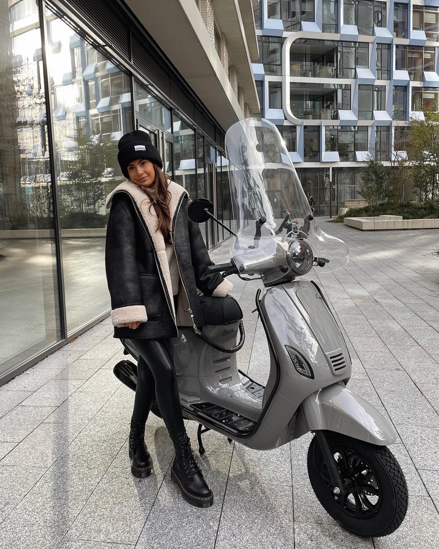 sally&rsquo;s first day out😂🛵 sorry but how cute is she!!